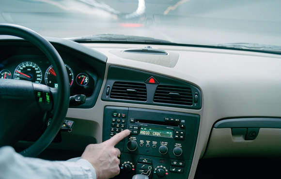 Наибольшее внимание радио уделяют в машине или же как фоновому шуму