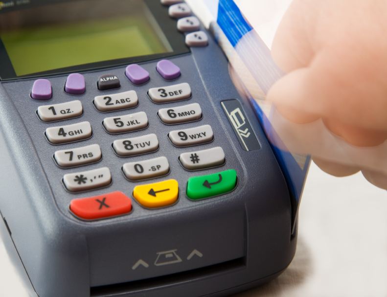 Оплата банковскими карточками должна производится под контролем владельца